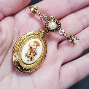 Avon gold tone locket brooch